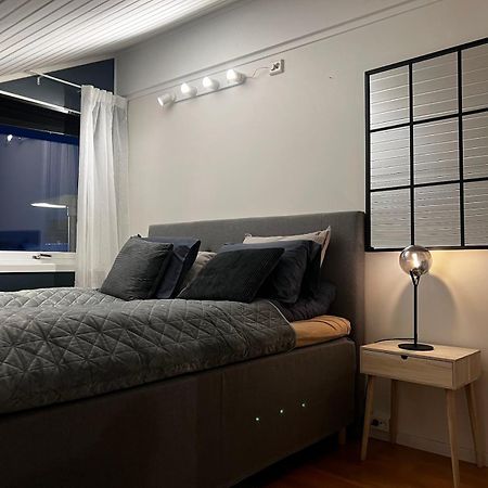 Charming Loft Retreat On Tromso'S Historic Main Street: 3-Minute Stroll To City Square Екстер'єр фото